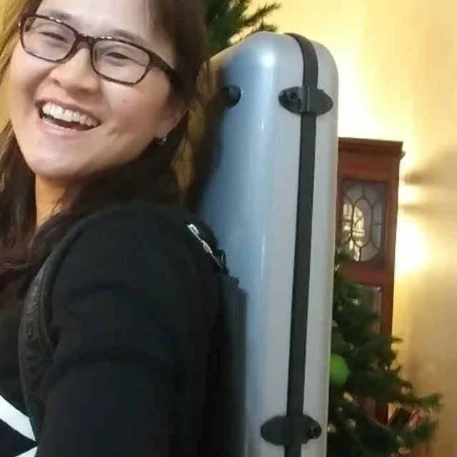 Gray Gewa Air 2.1 Violin Case worn as a backpack